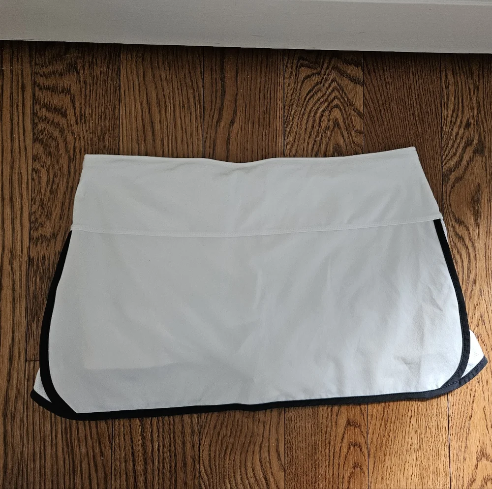 Nike Women's White and Black Athletic Skort - Size Medium - Picture 10 of 12